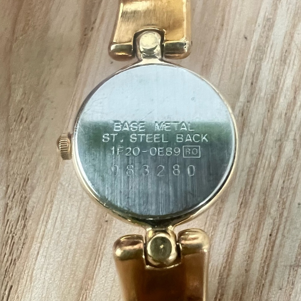 Vintage Seiko ladies black gold tone bracelet dress watch NEW BATTERY - Picture 9 of 12